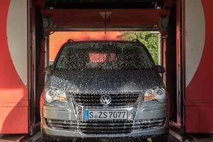 ガソリンスタンドの洗車機待ちがえげつなかった・・